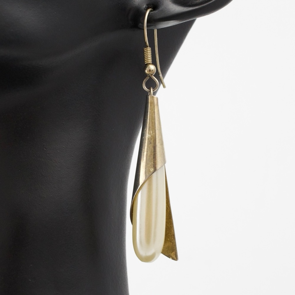 Vintage Modernist Faux Pearl Dangle Earrings Silver Tone Abstract Calla Lily
